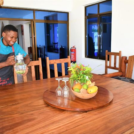 Private Backdoor Villa With Big Swimming Pool And Services Of Chef Included Diani Beach Eksteriør bilde