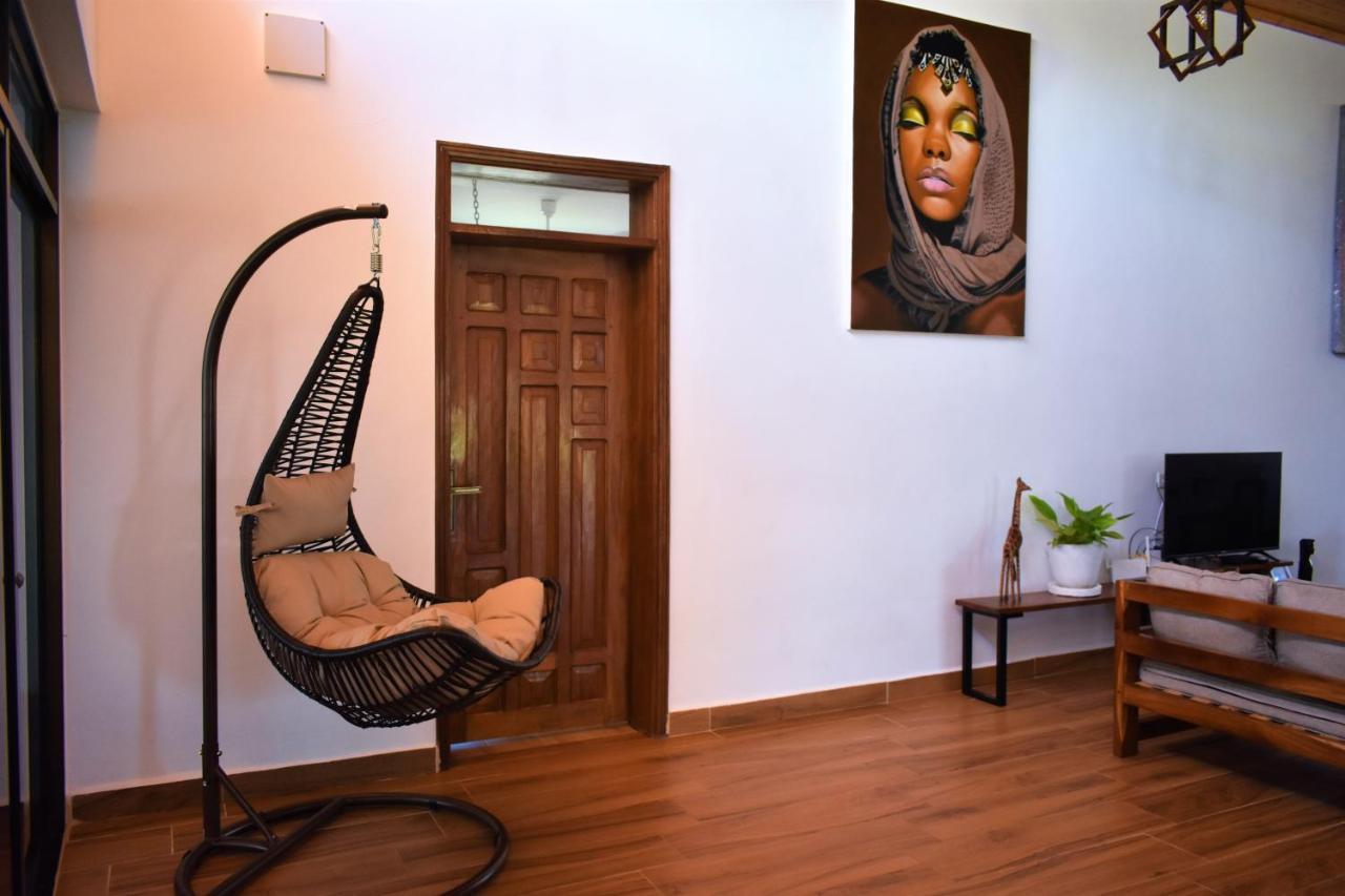 Private Backdoor Villa With Big Swimming Pool And Services Of Chef Included Diani Beach Eksteriør bilde