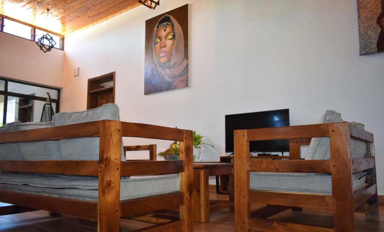 Private Backdoor Villa With Big Swimming Pool And Services Of Chef Included Diani Beach Eksteriør bilde