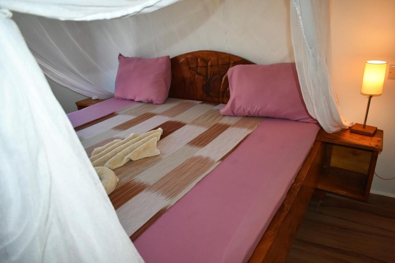 Private Backdoor Villa With Big Swimming Pool And Services Of Chef Included Diani Beach Eksteriør bilde
