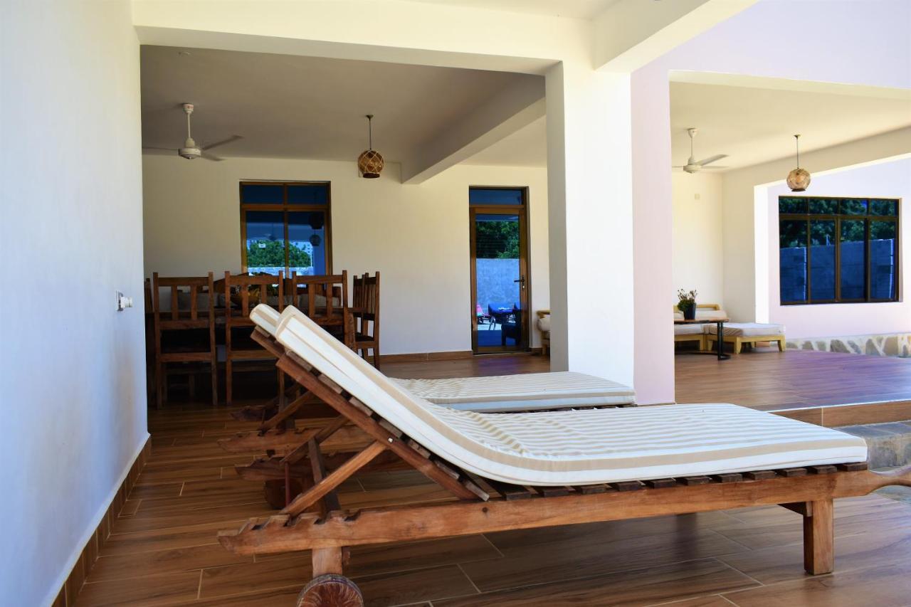 Private Backdoor Villa With Big Swimming Pool And Services Of Chef Included Diani Beach Eksteriør bilde