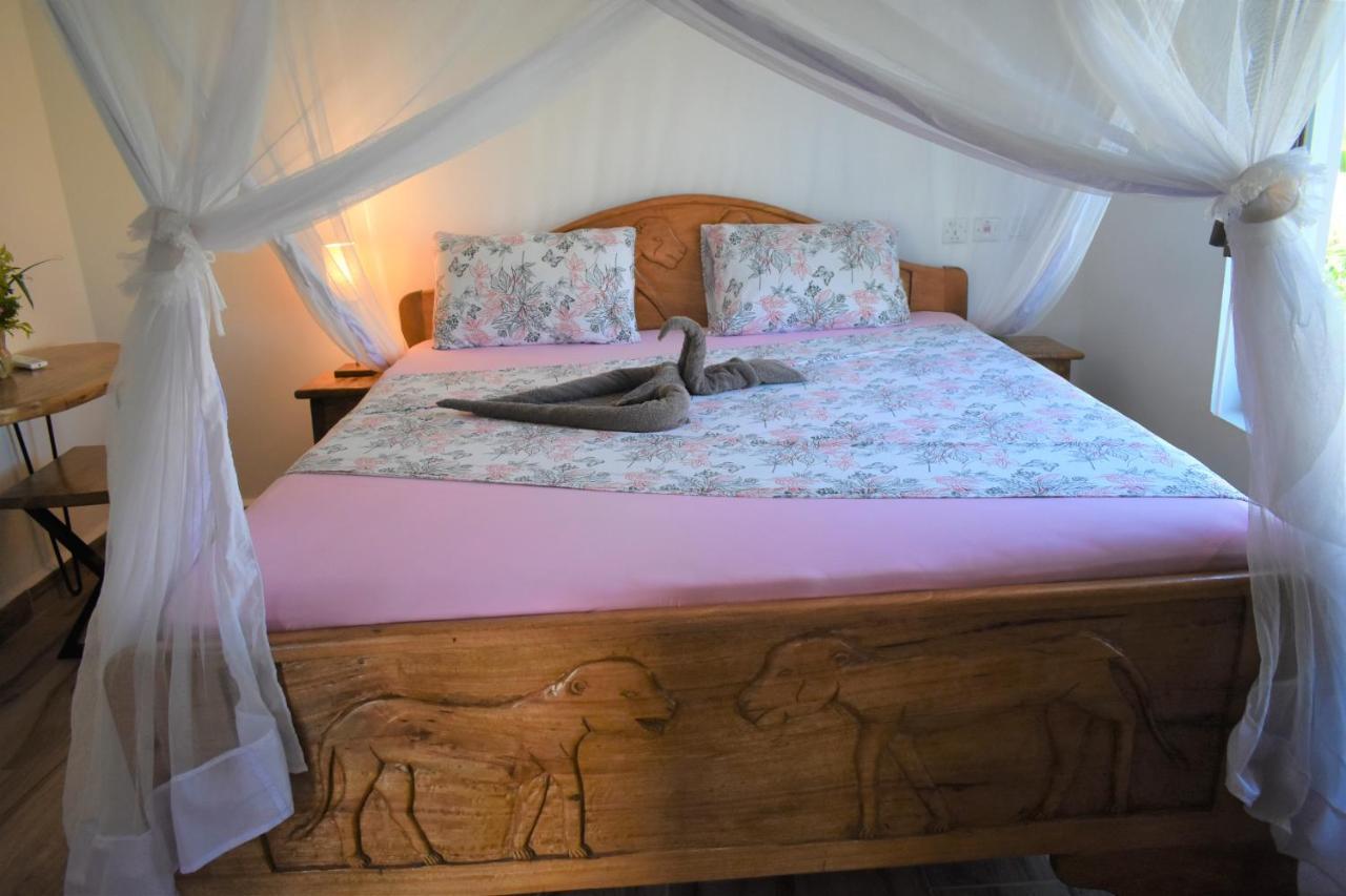 Private Backdoor Villa With Big Swimming Pool And Services Of Chef Included Diani Beach Eksteriør bilde