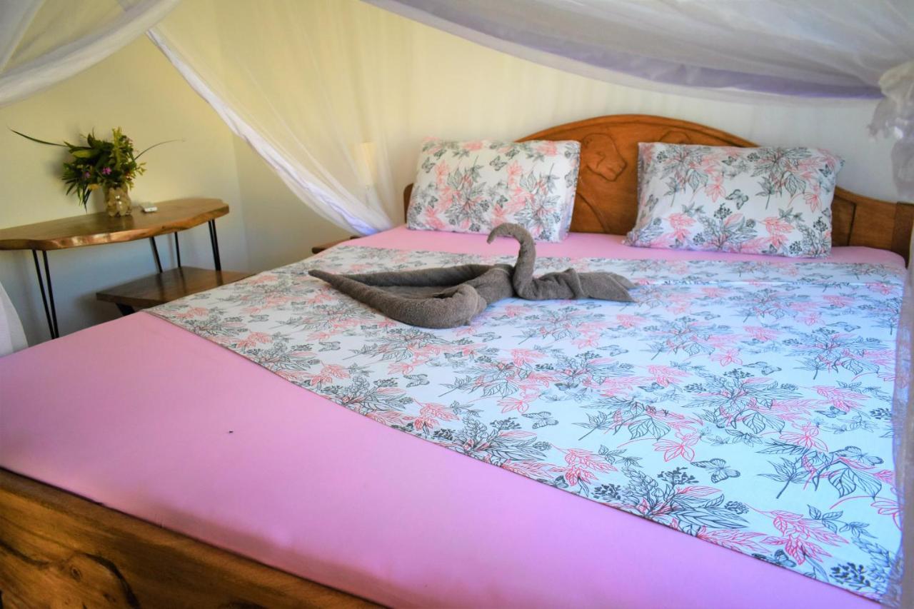 Private Backdoor Villa With Big Swimming Pool And Services Of Chef Included Diani Beach Eksteriør bilde