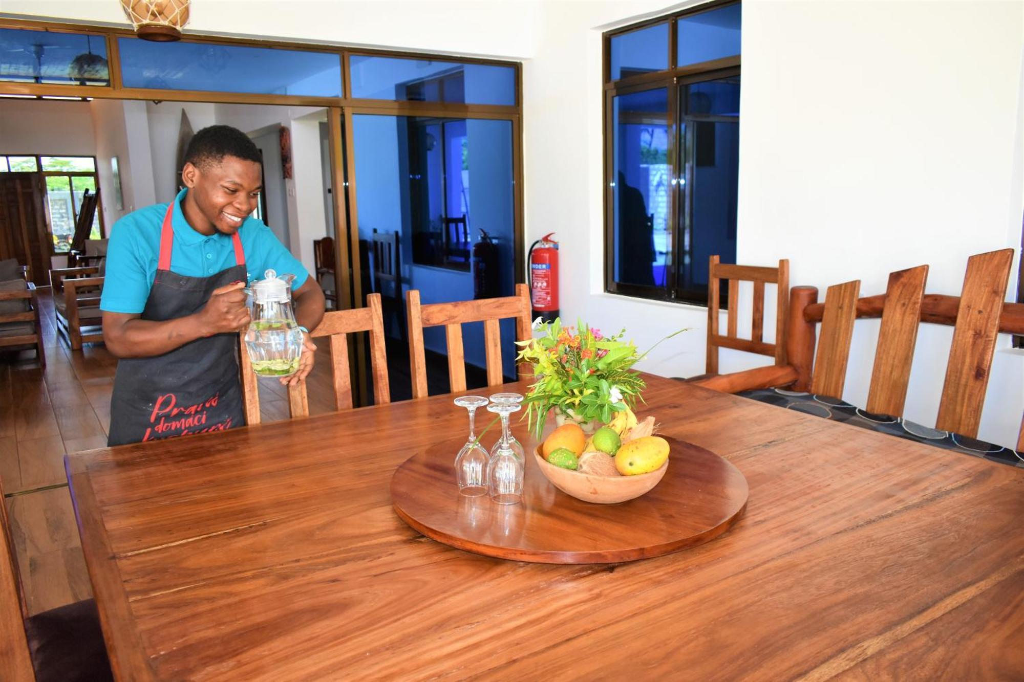 Private Backdoor Villa With Big Swimming Pool And Services Of Chef Included Diani Beach Eksteriør bilde