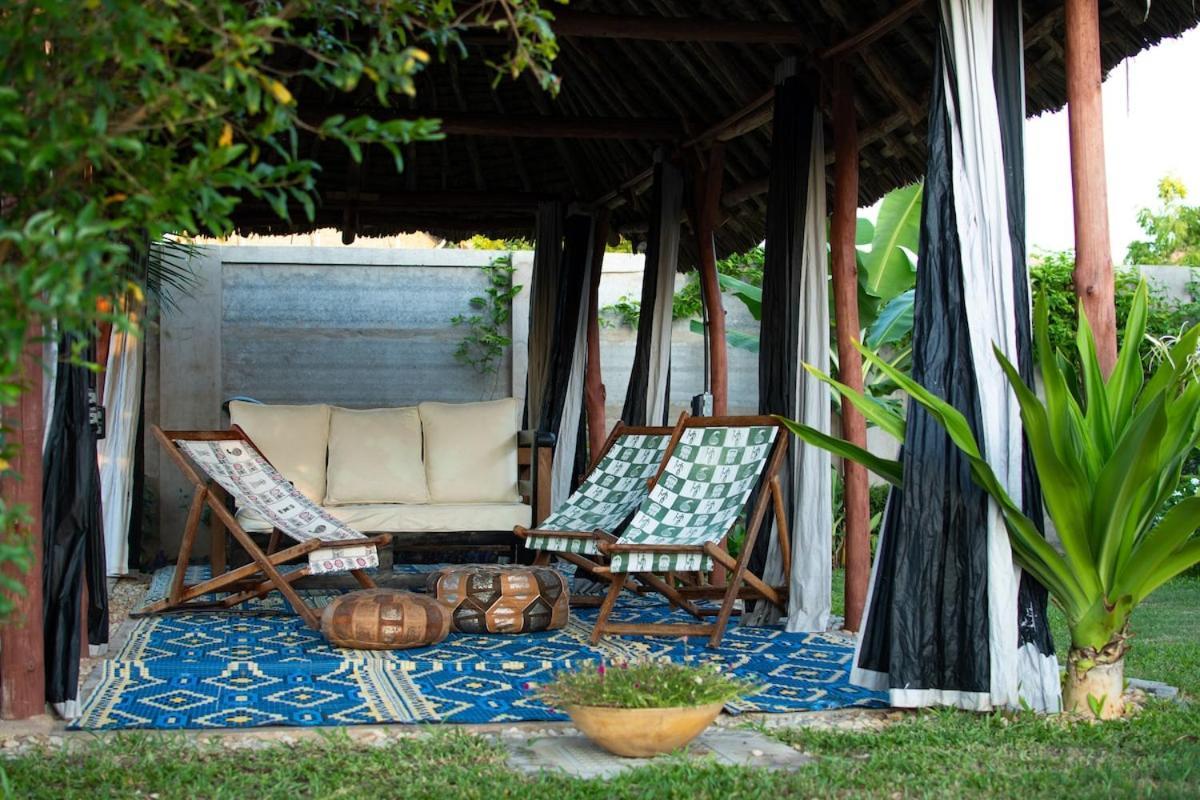 Private Backdoor Villa With Big Swimming Pool And Services Of Chef Included Diani Beach Eksteriør bilde