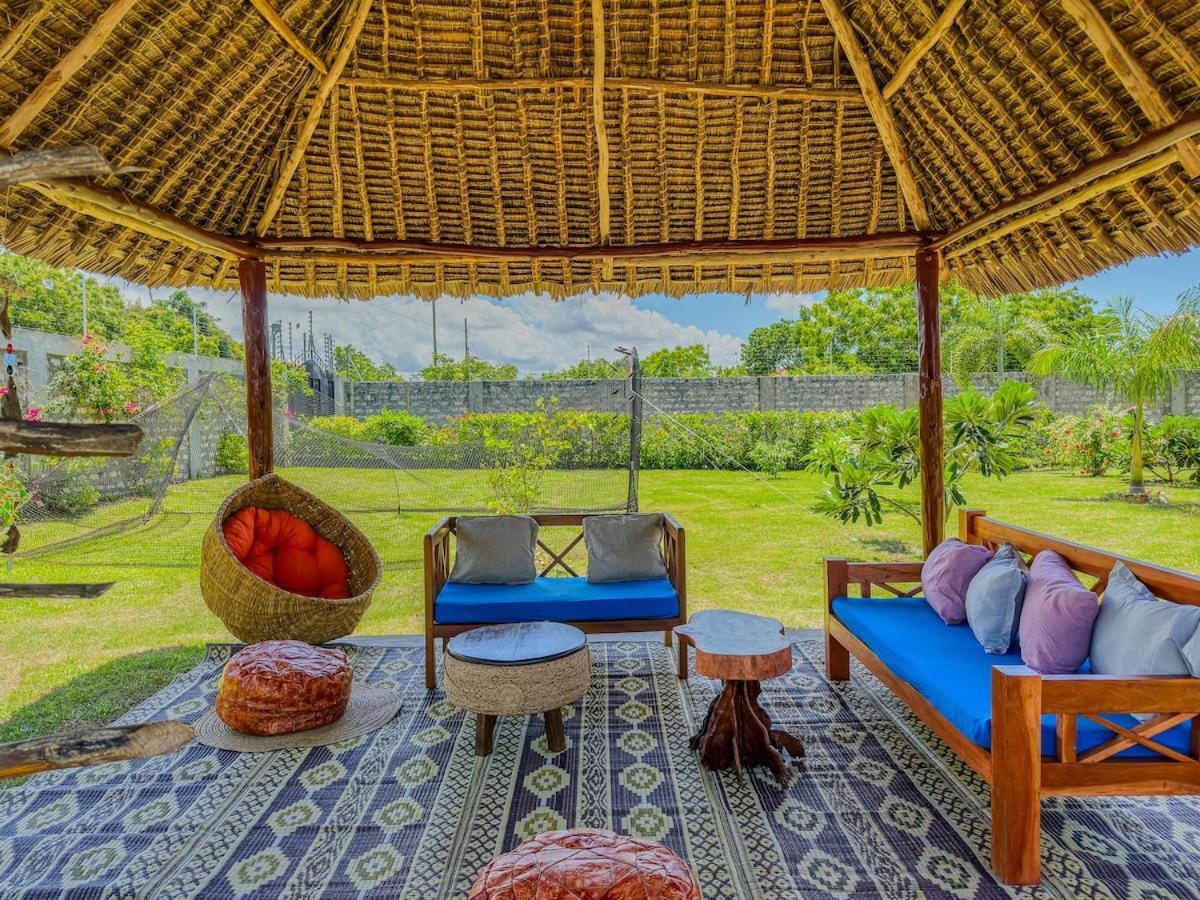 Private Backdoor Villa With Big Swimming Pool And Services Of Chef Included Diani Beach Eksteriør bilde