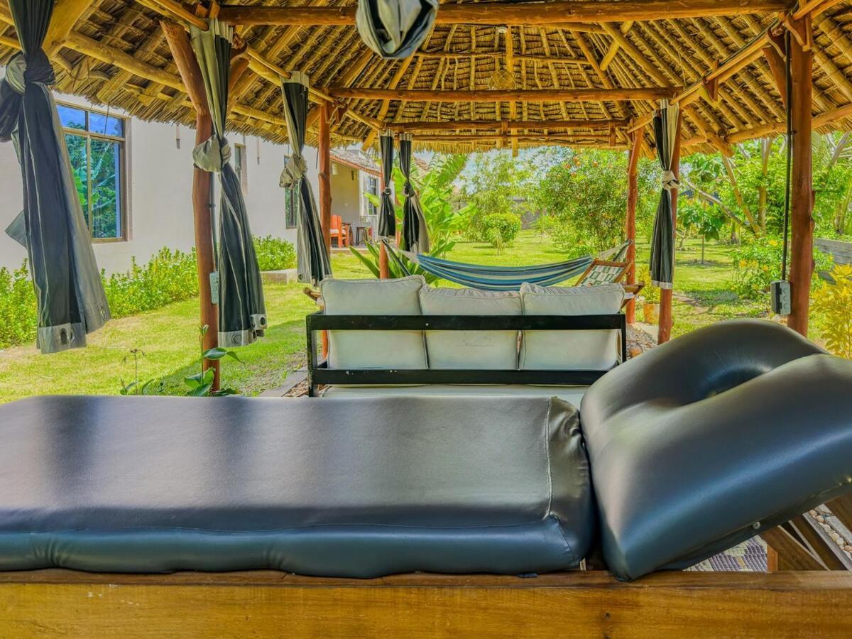 Private Backdoor Villa With Big Swimming Pool And Services Of Chef Included Diani Beach Eksteriør bilde