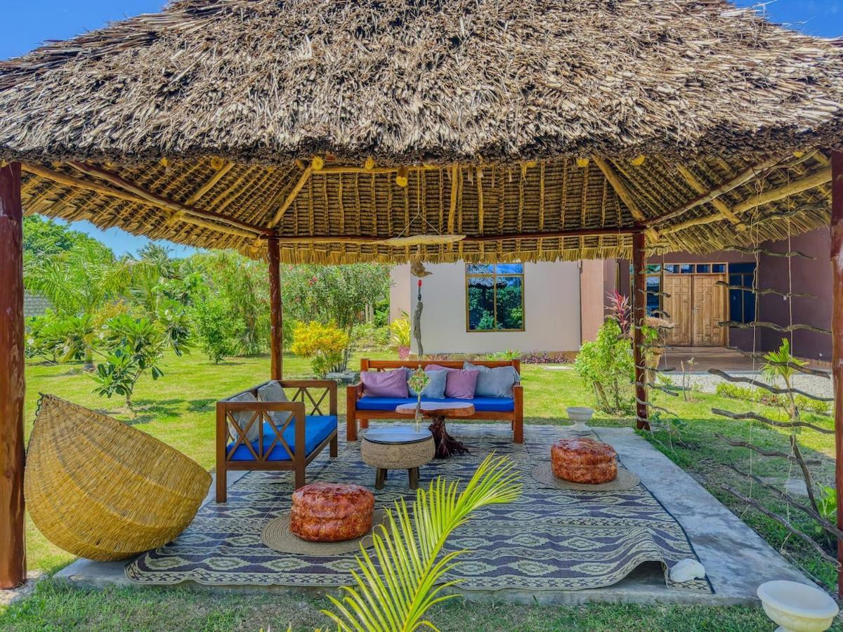 Private Backdoor Villa With Big Swimming Pool And Services Of Chef Included Diani Beach Eksteriør bilde