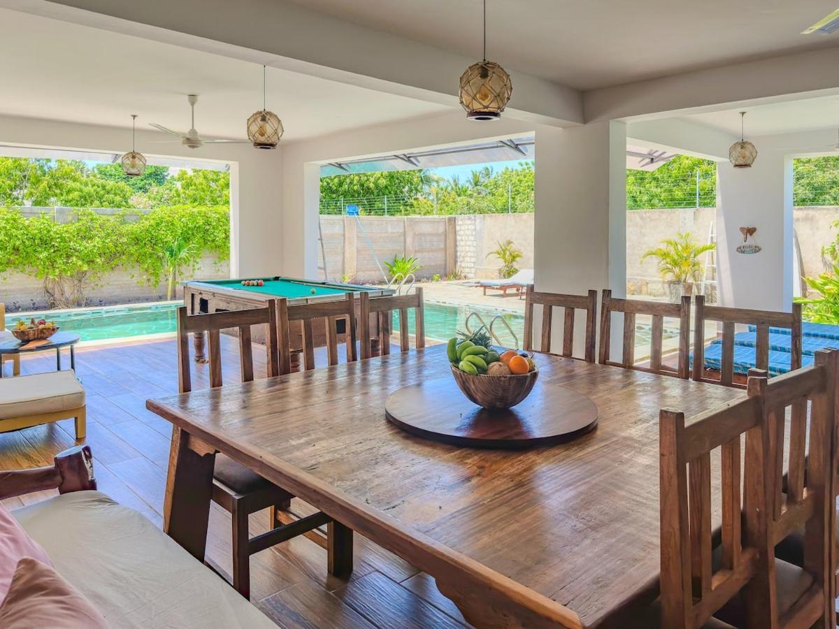 Private Backdoor Villa With Big Swimming Pool And Services Of Chef Included Diani Beach Eksteriør bilde