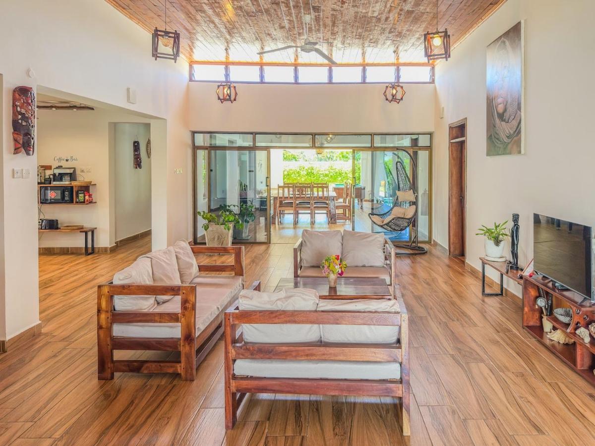 Private Backdoor Villa With Big Swimming Pool And Services Of Chef Included Diani Beach Eksteriør bilde