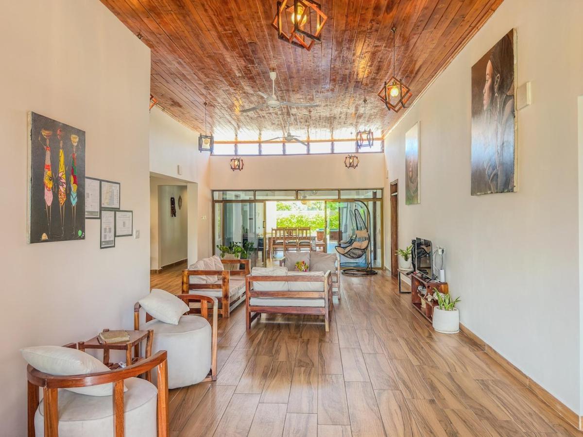 Private Backdoor Villa With Big Swimming Pool And Services Of Chef Included Diani Beach Eksteriør bilde